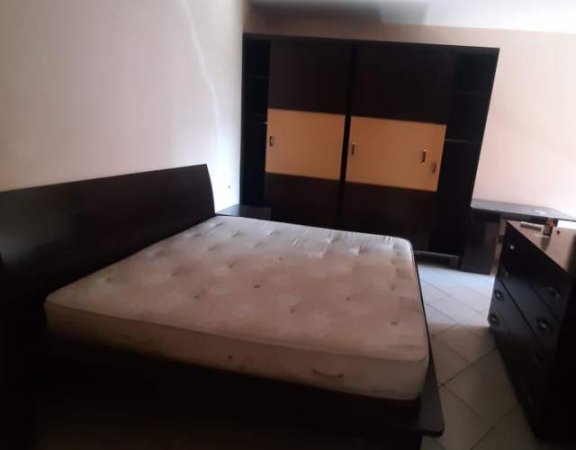 Tirane, jepet me qera apartament 2+1 Kati 4, 100 m² 480 Euro (rr kavajes)
