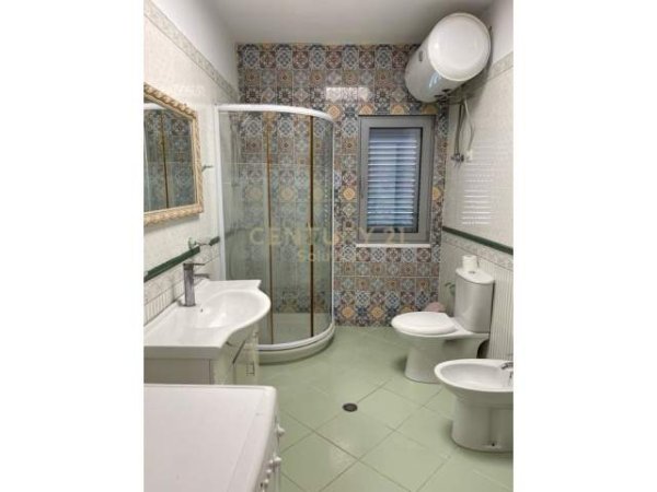 Tirane, jepet me qera apartament 2+1 Kati 3, 100 m² 460 Euro (Prane Kristal Center, Shkolla ''At Zef Pellumbi")