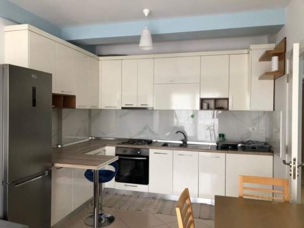 Tirane, jepet me qera apartament 1+1 Kati 7, 74 m² 480 Euro (Komuna e Parisit)