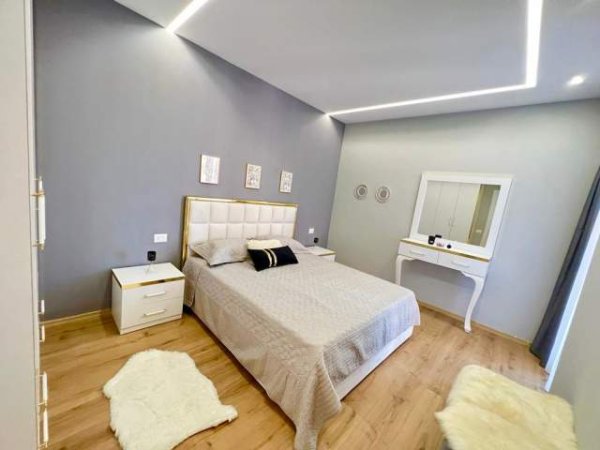 Jepet me qera super  Apartament tek Farmacia 10, Kompleksi “ARLIS”