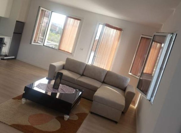 Tirane, jepet me qera apartament 3 Katshe Kati 4, 85 m² 500 Euro (Rr. lidhja e prizerenit)
