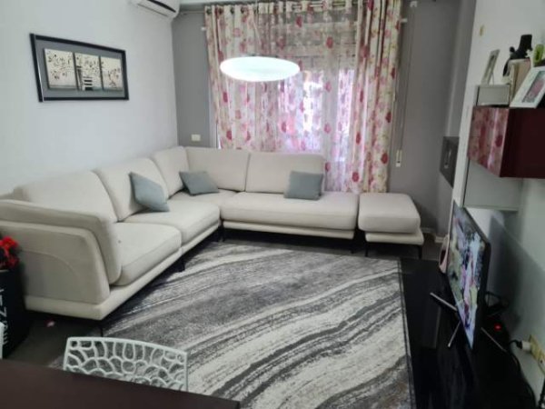 Shitet Apartament 1+1 tek Liqeni Thate,Rruga Peti .95.000 Euro