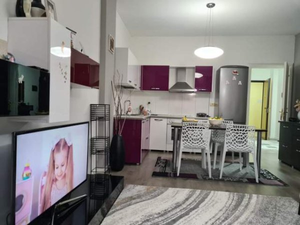 Shitet Apartament 1+1 tek Liqeni Thate,Rruga Peti .95.000 Euro