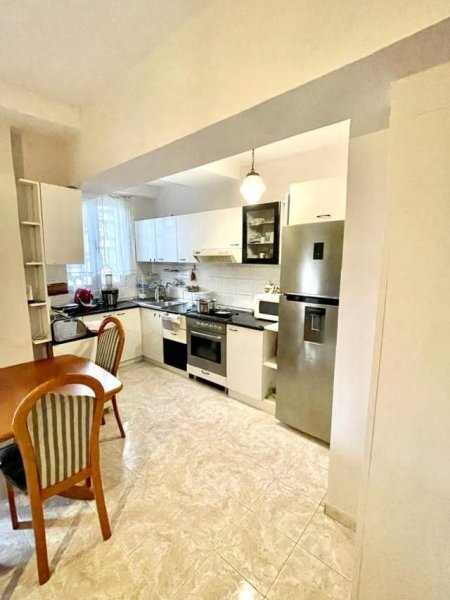 Apartament 2+1+2tualete me qira ne Qender Tirane