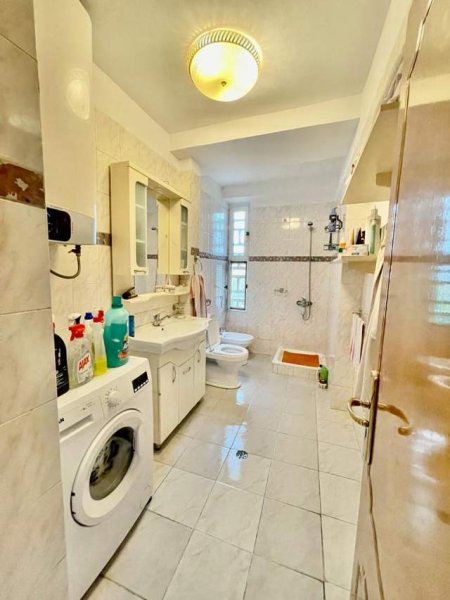Tirane, jepet me qera apartament 2+1+BLK Kati 3, 102 m² 500 Euro (Qender Siper Piaces, Pas muzeut)