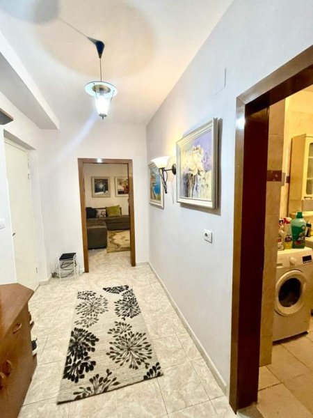 Apartament 2+1+2tualete me qira ne Qender Tirane