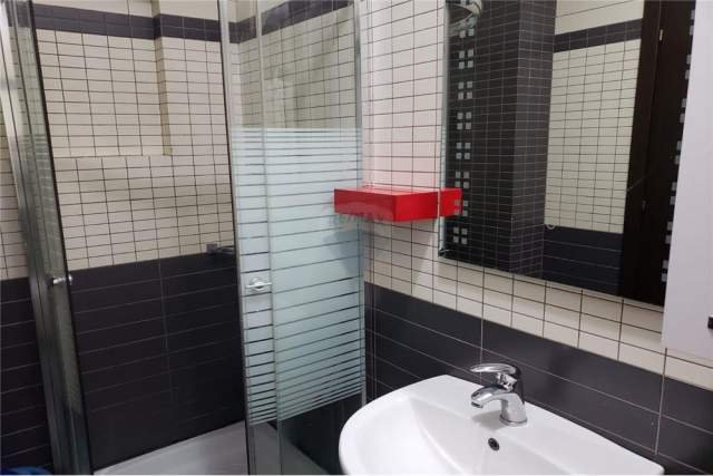 Tirane, jepet me qera apartament 70 m² 550 Euro (kompleksi deliorgji)