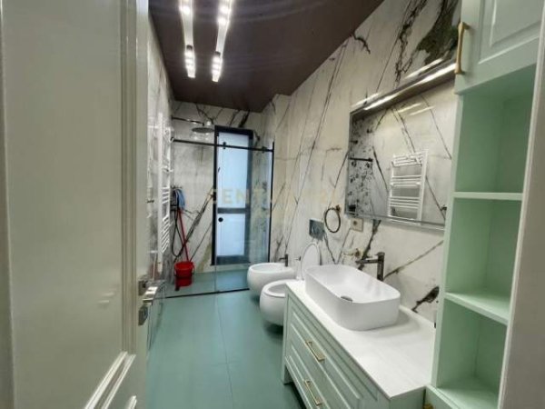 Tirane, jepet me qera apartament 1+1+BLK Kati 4, 71 m² 600 Euro (Pazari i Ri)
