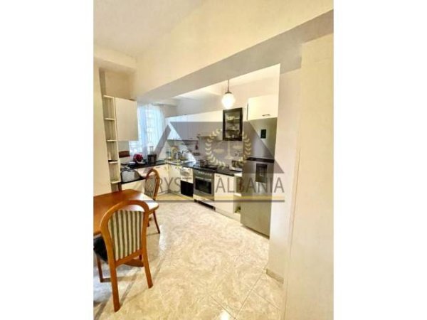 Tirane, jepet me qera apartament 2+1+A+BLK Kati 3, 102 m² 500 Euro (Restorant Piazza)
