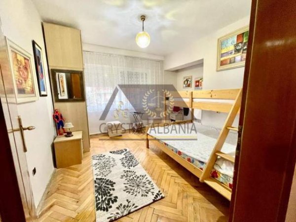 Tirane, jepet me qera apartament 2+1+A+BLK Kati 3, 102 m² 500 Euro (Restorant Piazza)