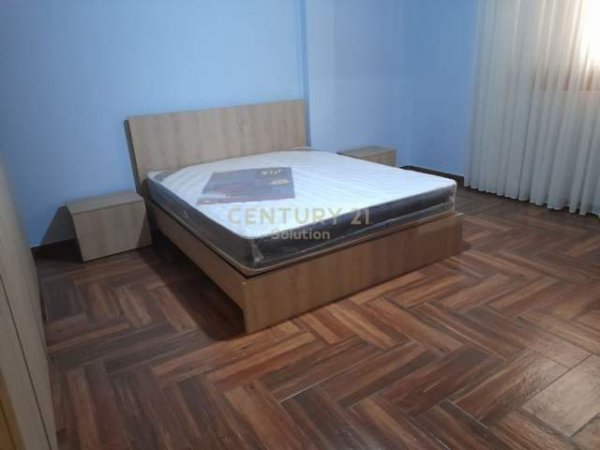 Tirane, jepet me qera apartament 3+1+BLK Kati 3, 120 m² 450 Euro (Vilat Amerikane)