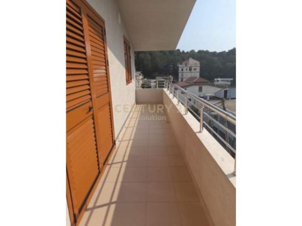 Tirane, jepet me qera apartament 3+1+BLK Kati 3, 120 m² 450 Euro (Vilat Amerikane)