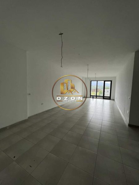 Tirane, jepet me qera apartament 2+1+BLK Kati 3, 105 m² 750 Euro (Komuna e Parisit)