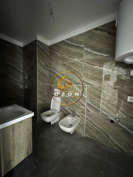 Tirane, jepet me qera apartament 2+1+BLK Kati 3, 105 m² 750 Euro (Komuna e Parisit)