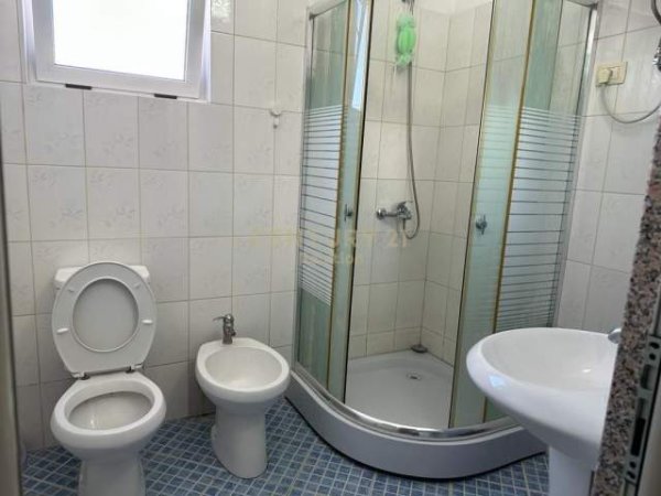 Tirane, jepet me qera apartament 2+1 Kati 5, 109 m² 270 Euro (Prane Ardeno)