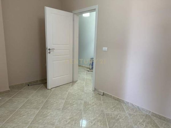 Tirane, jepet me qera apartament 2+1 Kati 5, 109 m² 270 Euro (Prane Ardeno)