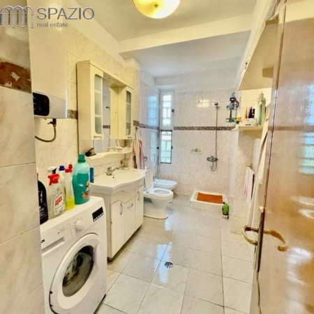 Tirane, jepet me qera apartament 2+1+BLK Kati 3, 102 m² 500 Euro (Qender)