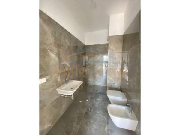 Tirane, shitet apartament 2+1+BLK Kati 10, 113 m² 210.000 Euro (Rruga e Kavajes)