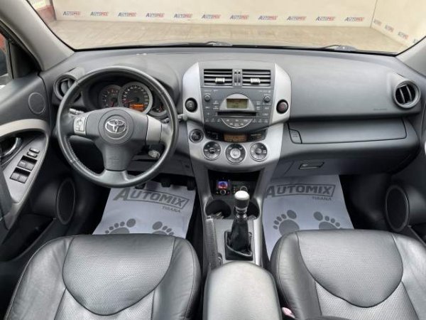 Tirane, shes xhip Toyota RAV 4 Viti 2007, 6.800 Euro