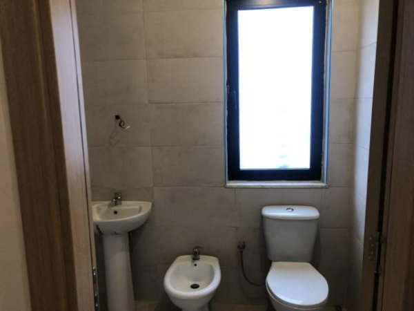 Tirane, jepet me qera Kati 3, 28.000 Leke