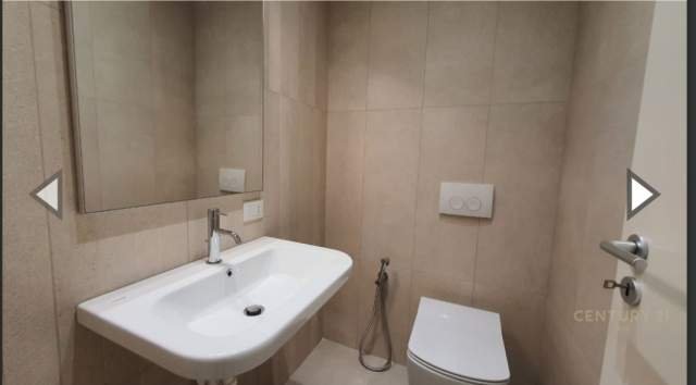 Tirane, jepet me qera 2+1 Kati 10, 650 Euro