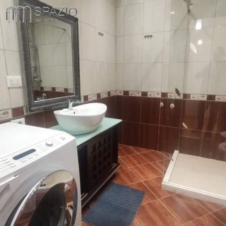 Tirane, jepet me qera apartament 2+1+BLK Kati 4, 125 m² 650 Euro (Sheshi Willson)