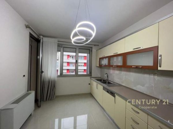Tirane, jepet me qera apartament 4+1+BLK Kati 4, 145 m² 1.700 Euro (NOBIS)