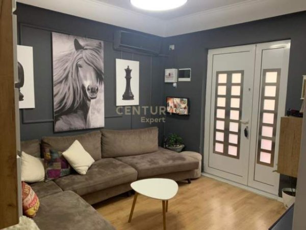 Tirane,  apartament 2+1 Kati 1, 72 m² 500 Euro (Materniteti i Ri)