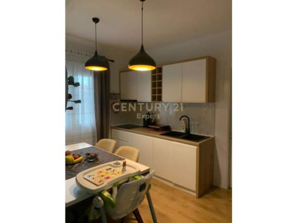Tirane,  apartament 2+1 Kati 1, 72 m² 500 Euro (Materniteti i Ri)