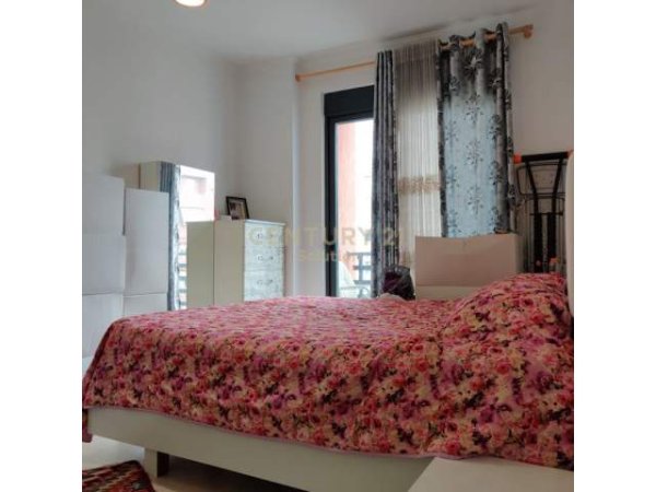 Tirane, shitet apartament 3+1 Kati 3, 135 m² 125.000 Euro (Unaza E Re)