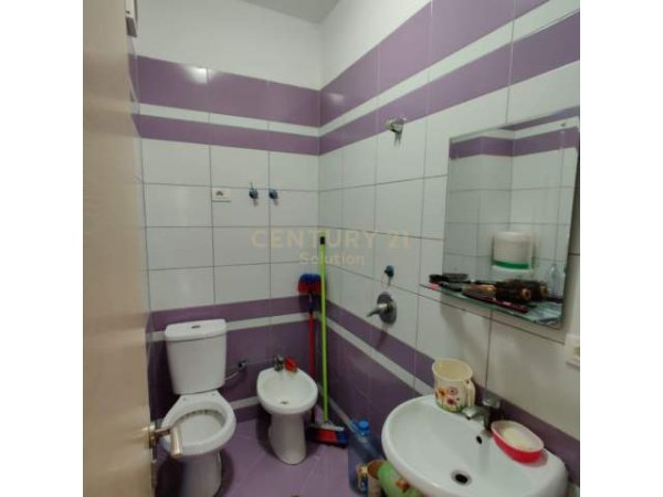Tirane, shitet apartament 3+1 Kati 3, 135 m² 125.000 Euro (Unaza E Re)