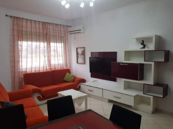 Tirane, jepet me qera apartament 1+1+BLK Kati 3, 95 m² 550 Euro (Liqeni thate)