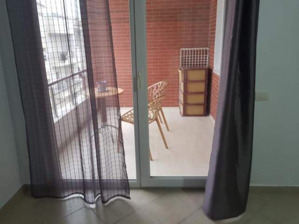 Tirane, jepet me qera apartament 2+1+BLK Kati 4, 67 m² 550 Euro (Liqeni thate)