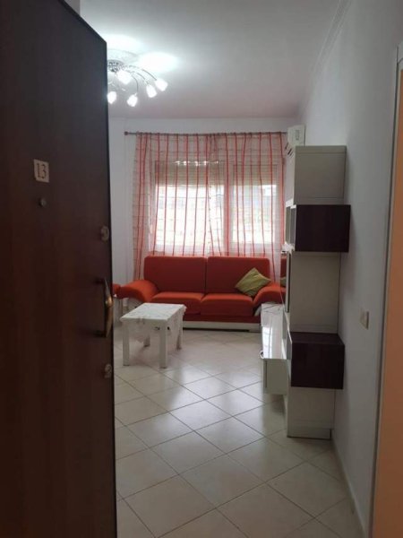 Tirane, jepet me qera apartament 1+1+BLK Kati 3, 95 m² 550 Euro (Liqeni thate)