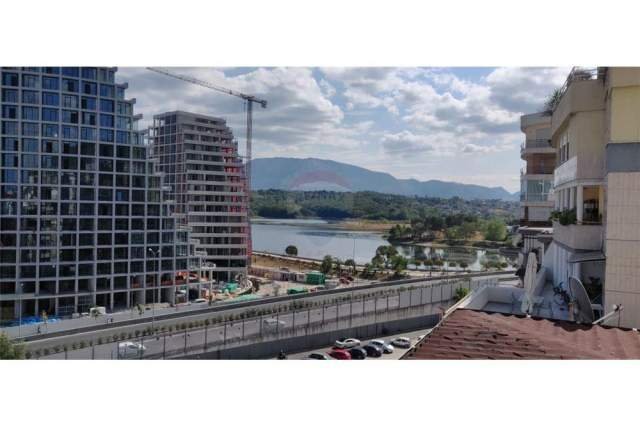 Tirane, jepet me qera apartament 2+1+BLK Kati 6, 139 m² 700 Euro (KOPSHTI BOTANIK)