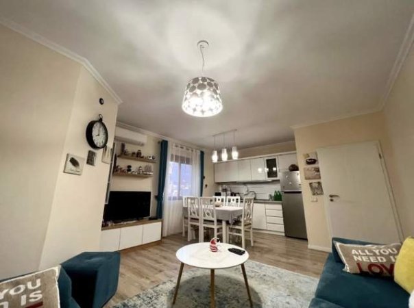 Tirane, jepet me qera 1+1 Kati 1, 60 m² 400 Euro