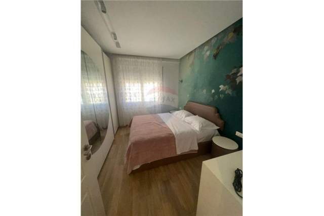 Tirane, jepet me qera apartament 2+1+BLK Kati 3, 105 m² 700 Euro (Bulevardi Zhan D'ark)