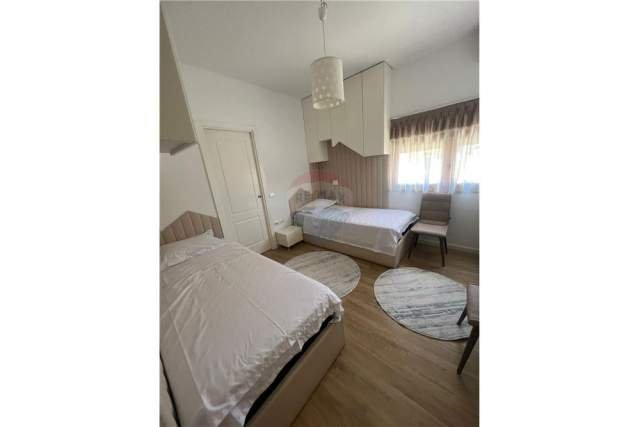 Tirane, jepet me qera apartament 2+1+BLK Kati 3, 105 m² 700 Euro (Bulevardi Zhan D'ark)
