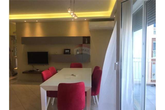 Tirane, jepet me qera apartament 2+1 91 m² 500 Euro (JORDAN MISJA)