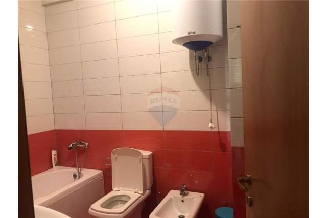 Tirane, jepet me qera apartament 2+1 91 m² 500 Euro (JORDAN MISJA)