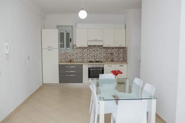 Vlore, jap me qera apartament 2+1+A+BLK Kati 8, 106 m² 400 Euro (Rruga Transballkanike)