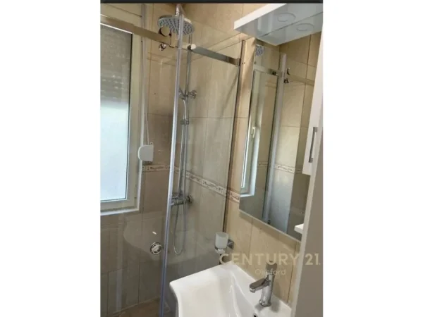 Shqiperi, jepet me qera apartament 1+1 Kati 7, 145 m² 520 € (Liqeni i Thatë! )
