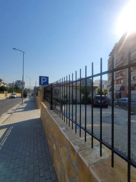 Tirane, jap me qera truall , 310 m² (kasem qafzezi)