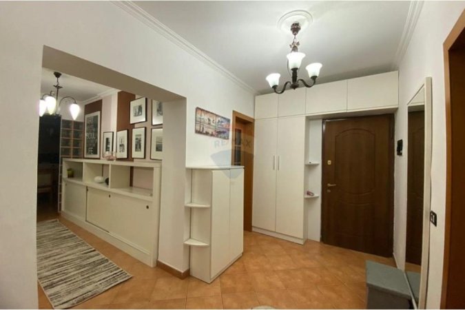 Tirane, jepet me qera apartament 3+1 , 114 m² 700 € (Frosina Plaku - 21 Dhjetori,)