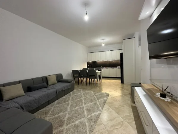 Tirane, jepet me qera apartament 2+1 Kati 4, 105 m² 600 € (UNAZA E RE)