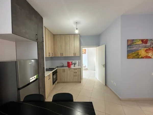 Tirane, jepet me qera apartament 2+1 Kati 9, 120 m² 550 € (ASTIR)