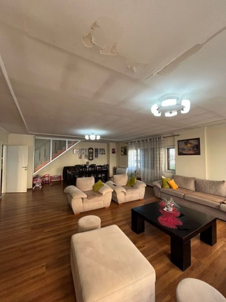 Tirane, shitet apartament duplex 3+1+Ballkon Kati 3, 149 m² 315.000 € (Rruga Dritan Hoxha)