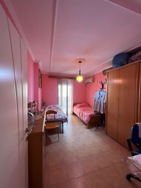 Tirane, shitet apartament duplex 3+1+Ballkon Kati 3, 149 m² 315.000 € (Rruga Dritan Hoxha)