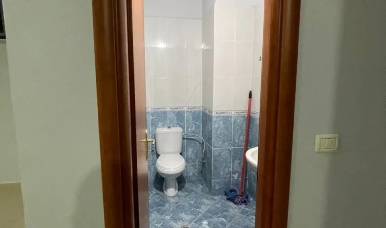 Tirane, jepet me qera ambjent biznesi Kati 0, 178 m² 500 € (Fadil Deliu, Fresk)