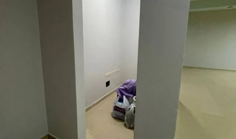 Tirane, jepet me qera ambjent biznesi Kati 0, 178 m² 500 € (Fadil Deliu, Fresk)